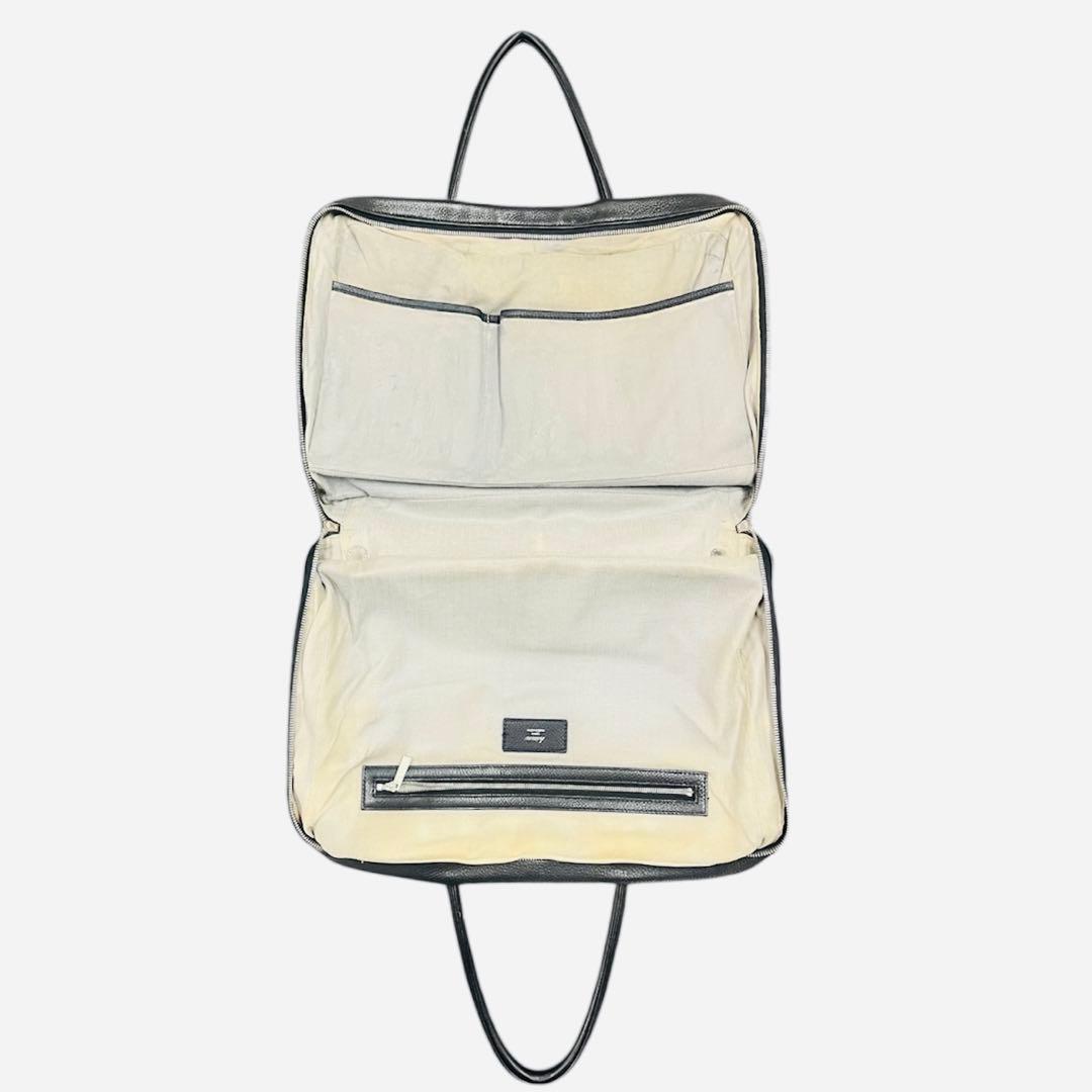 高級感あるhinn 黒 レザー　ビジネスバッグ