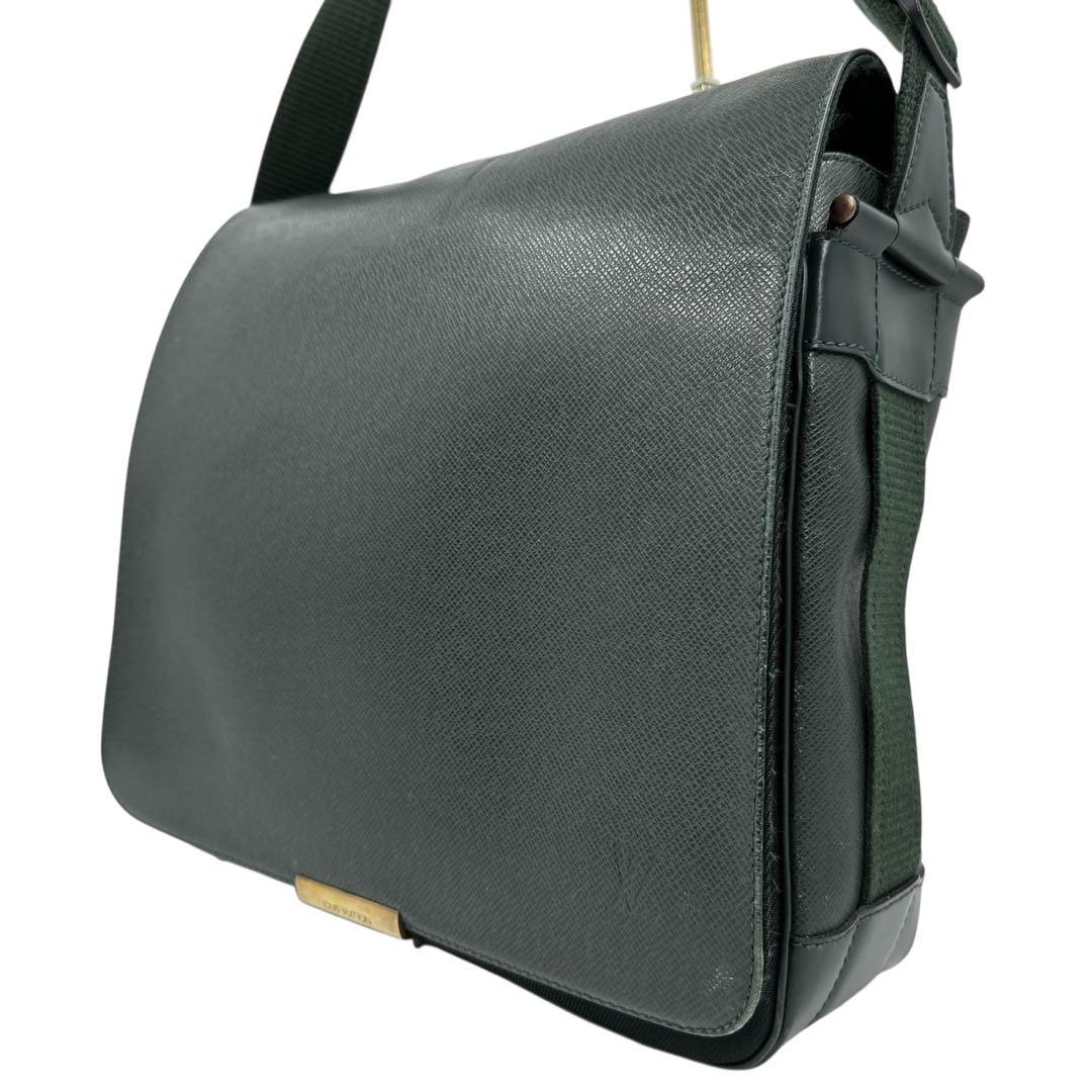 ルイヴィトン タイガ ヴィクトール メッセンジャーバッグ M30144グリーン