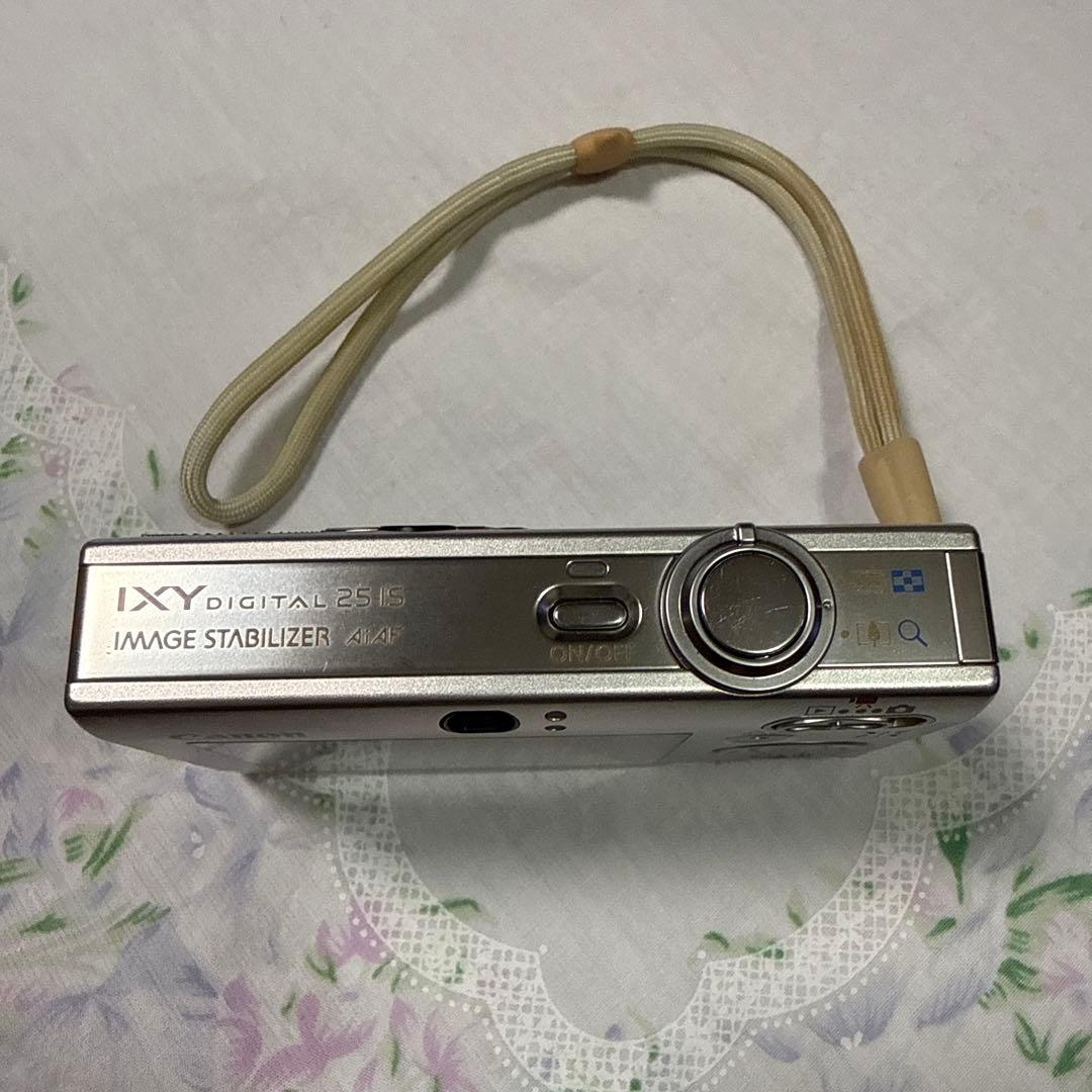 IXY 251Sコンパクトデジタルカメラ シルバー　バッテリーチャージャー付き
