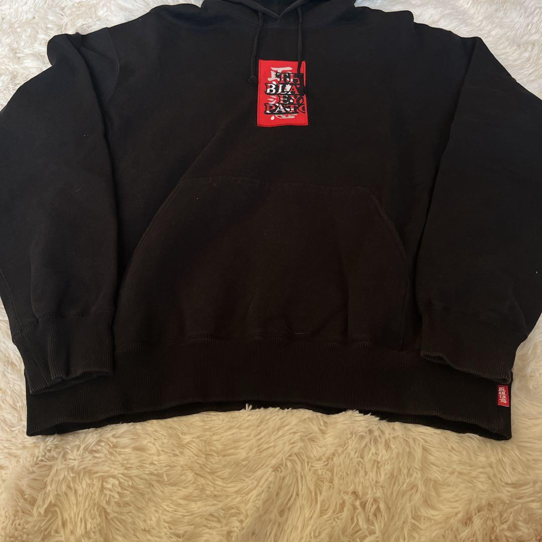 ブラックアイパッチ 取扱注意 パーカー フーディ ブラック 刺繍 センターロゴ