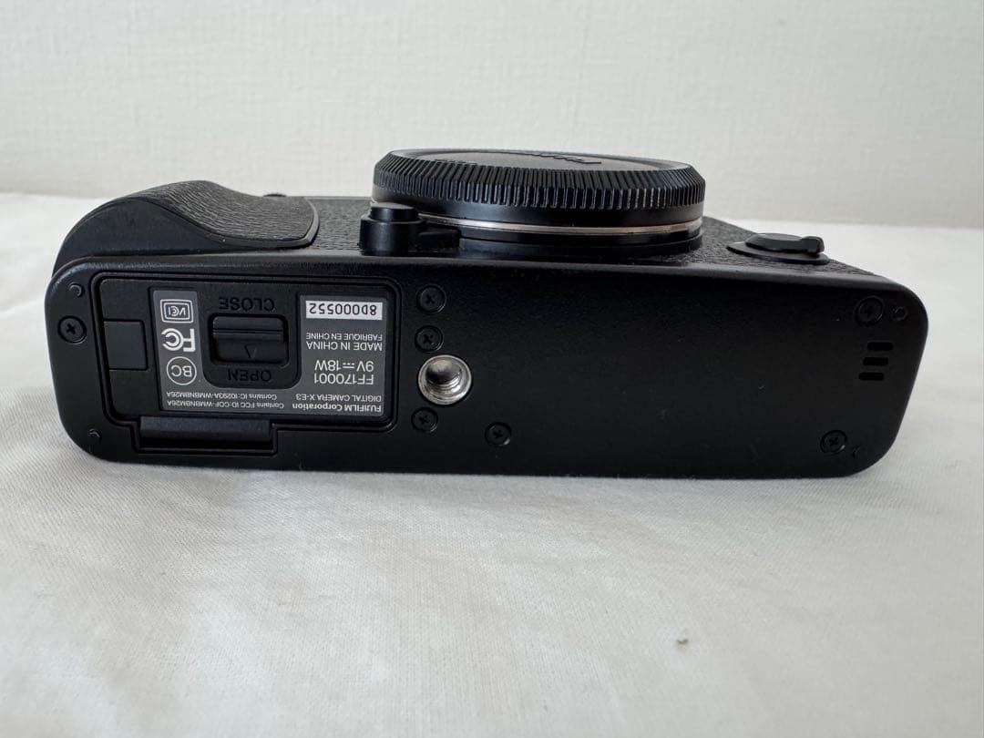 美品　Fujifilm X-E3 ミラーレスカメラ　ブラック　ボディー