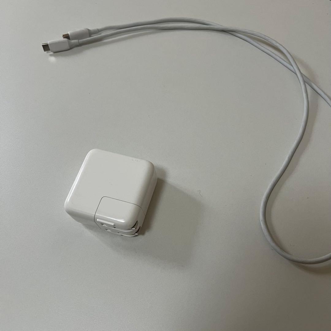 MacBook Pro 2020 16 GB/512GB ACアダプタ