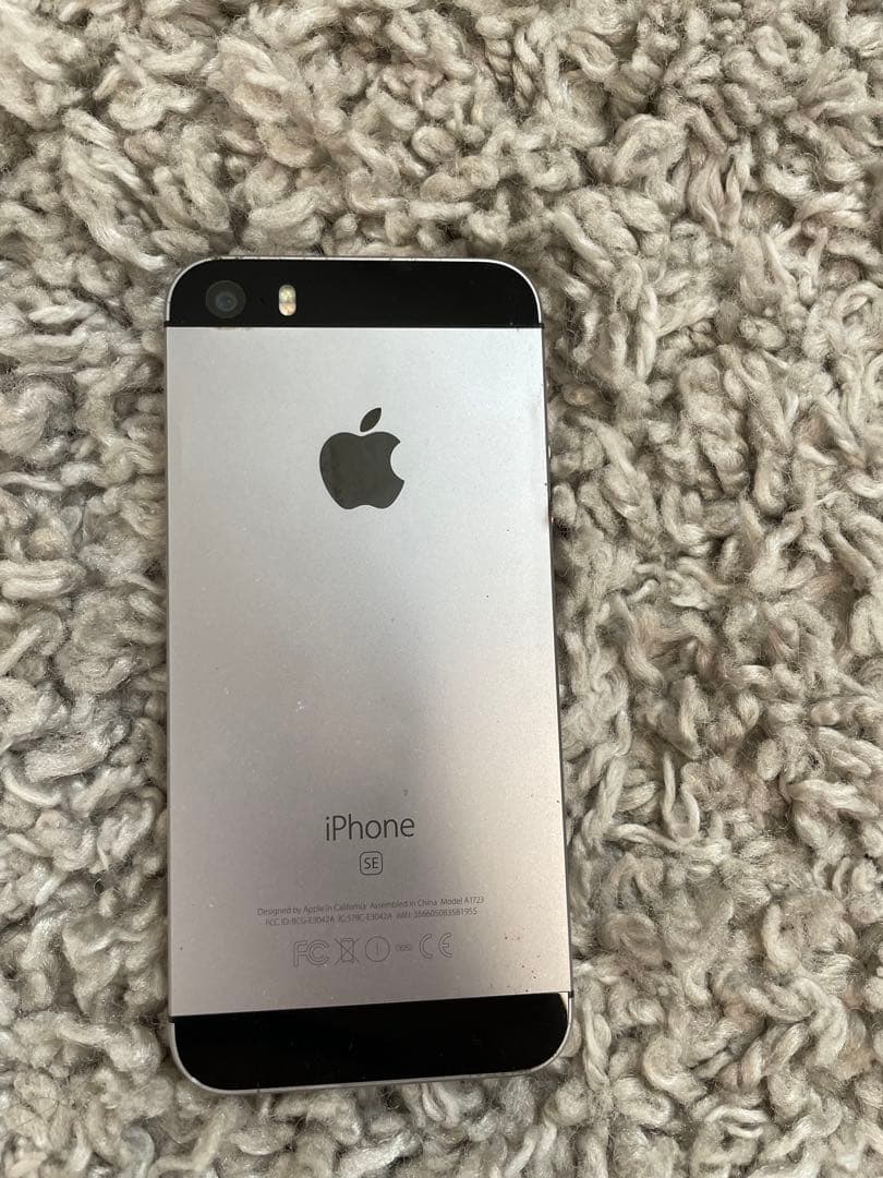 Apple iPhone SE シルバー 本体