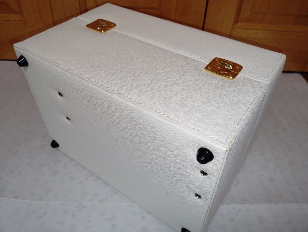 美品★☆たかの友梨★60倍レンズCCD搭載レーザー脱毛・美顔器☆【５２万円】②