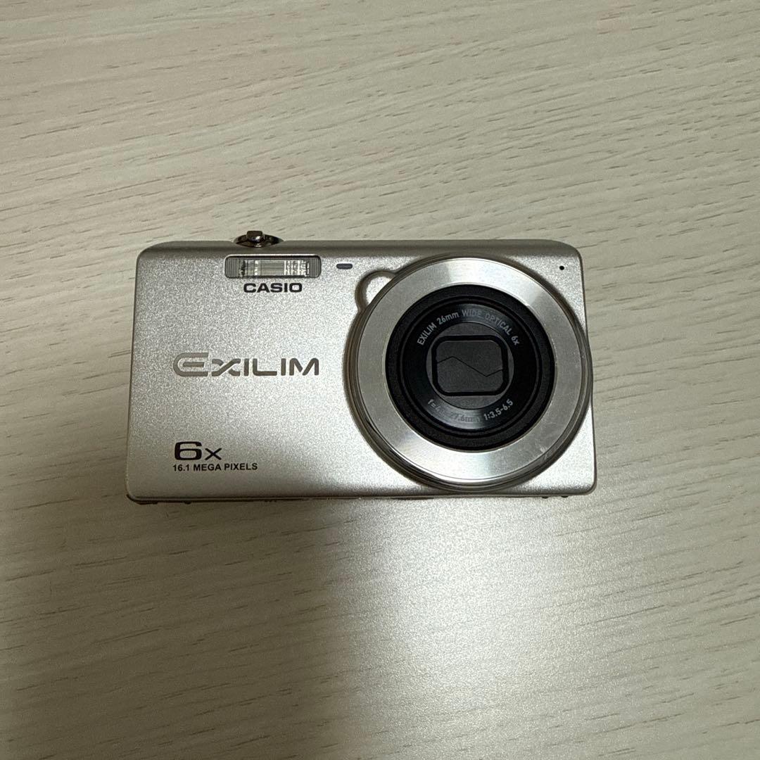 CASIO EXILIM EX-Z900 美品　シルバー　デジカメ