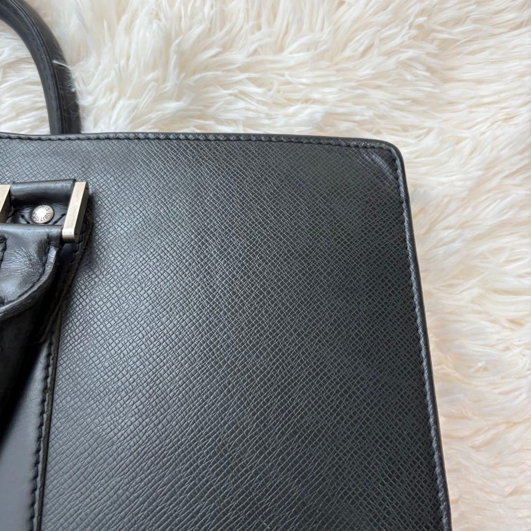 ルイ・ヴィトン タイガ ポルトドキュマンロザン ビジネスバッグ 人気 高級