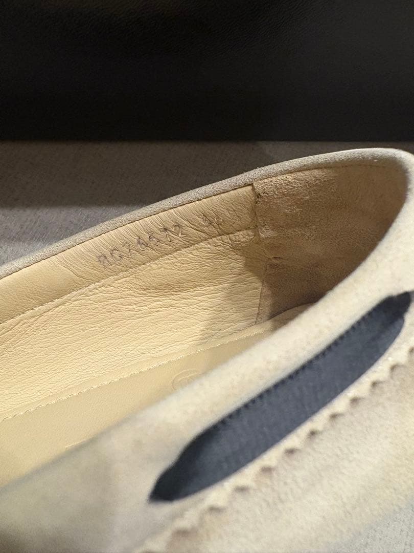 ひ*ま様 CHANEL ベージュ スエード モカシン　アイボリー　ローファー　3