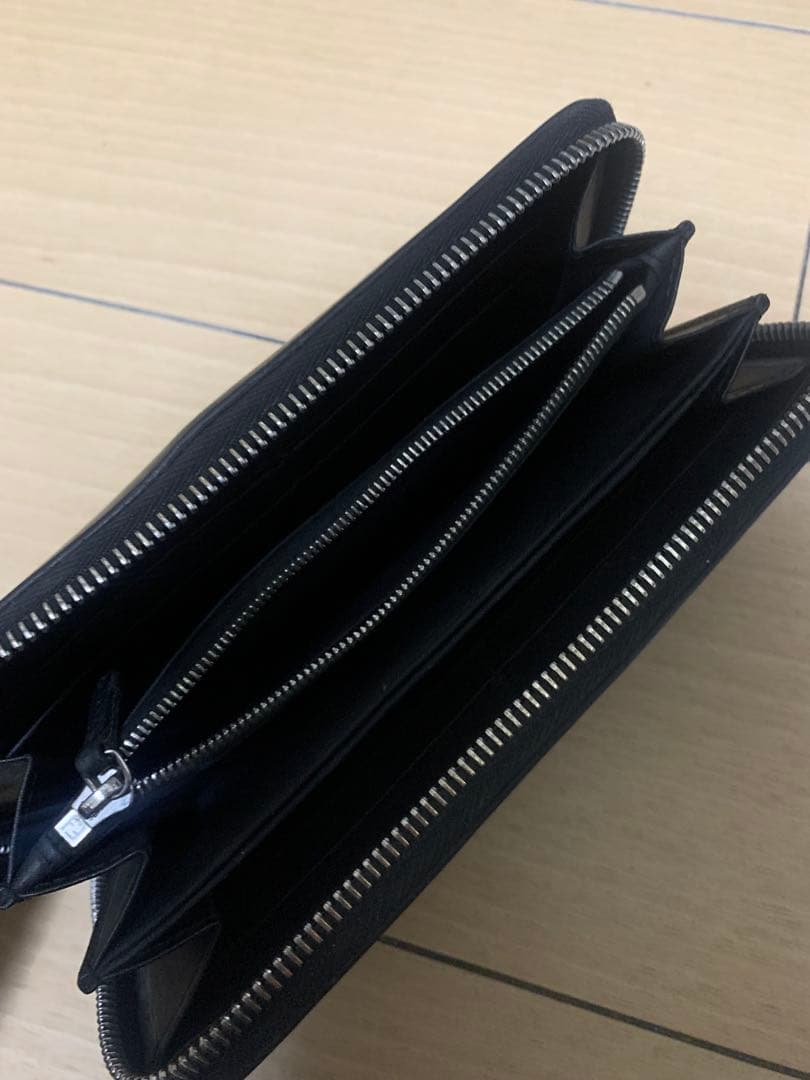 FENDI バグズジップアラウンド長財布