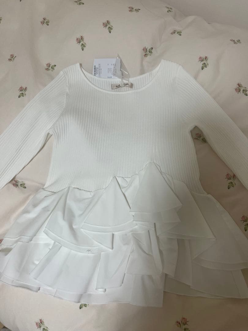 アプワイザーリッシェの裾ひらりんリブニット　白