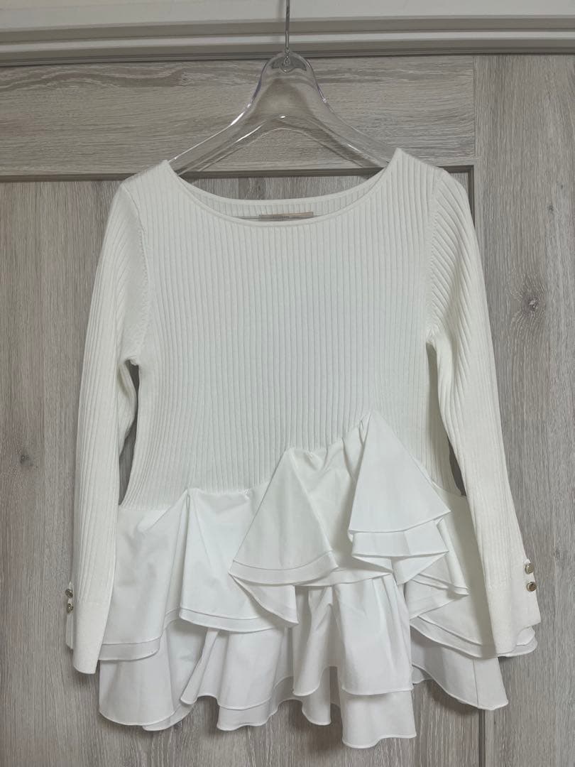 アプワイザーリッシェの裾ひらりんリブニット　白