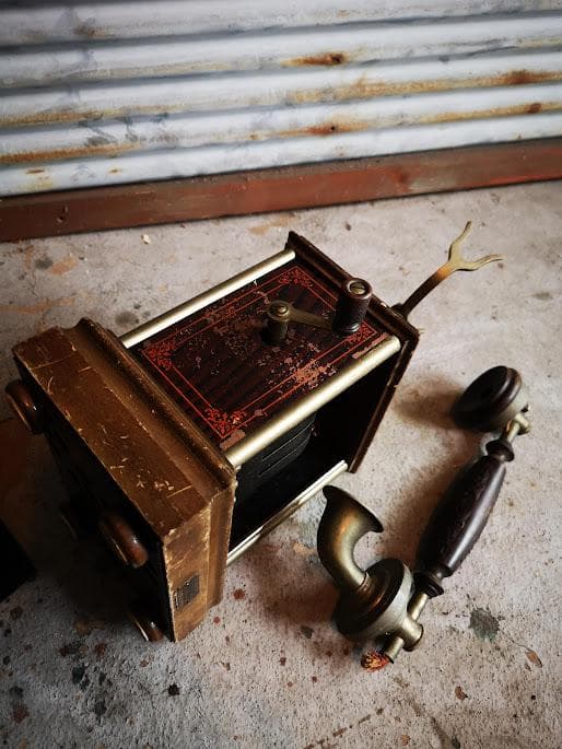 古い手動式電話機 ヴィンテージ ディスプレイ用