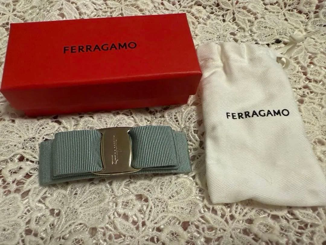 Ferragamo グリーン　バレッタ　リボン　フェラガモ