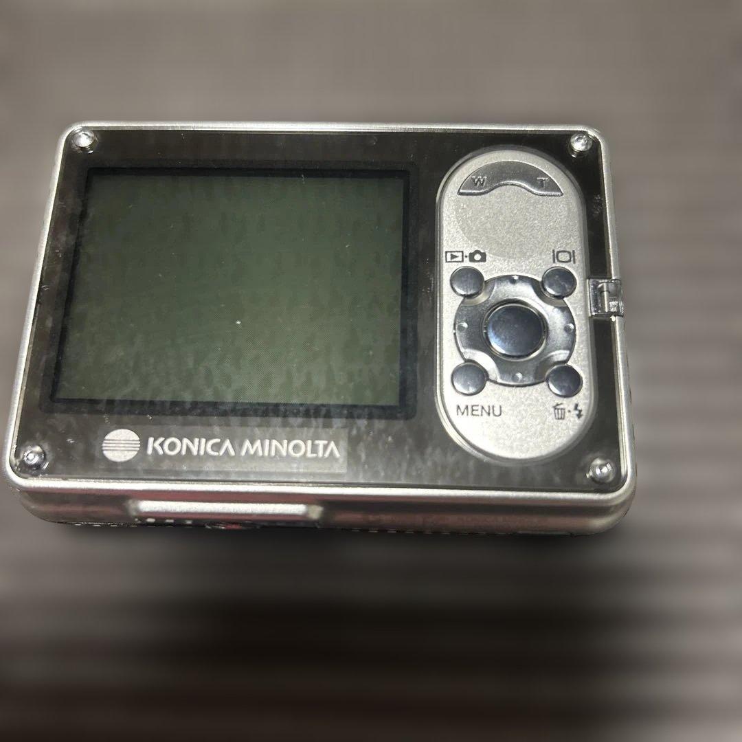 デジタルカメラ1台とフィルムカメラ1台のセット