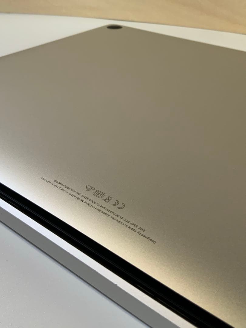 MacBookPro16 2019 8コアi9 32GBメモリ1TB USキー