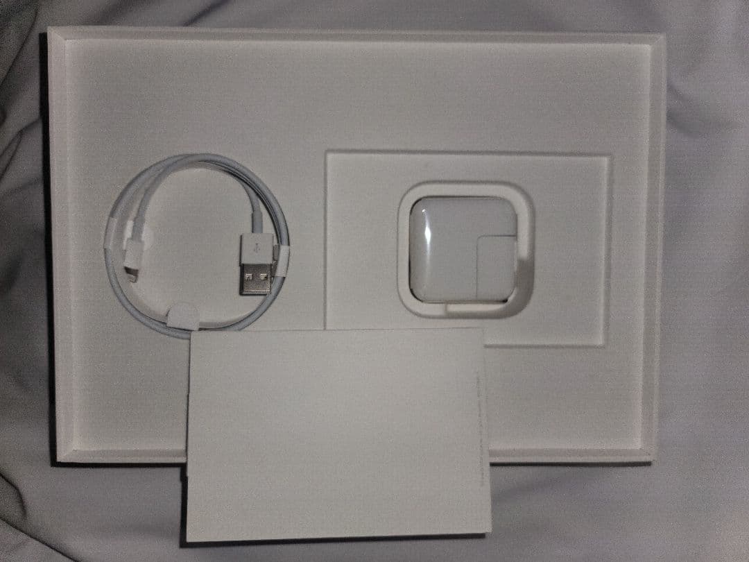 AppleアップルiPad　(第６世代)32GB