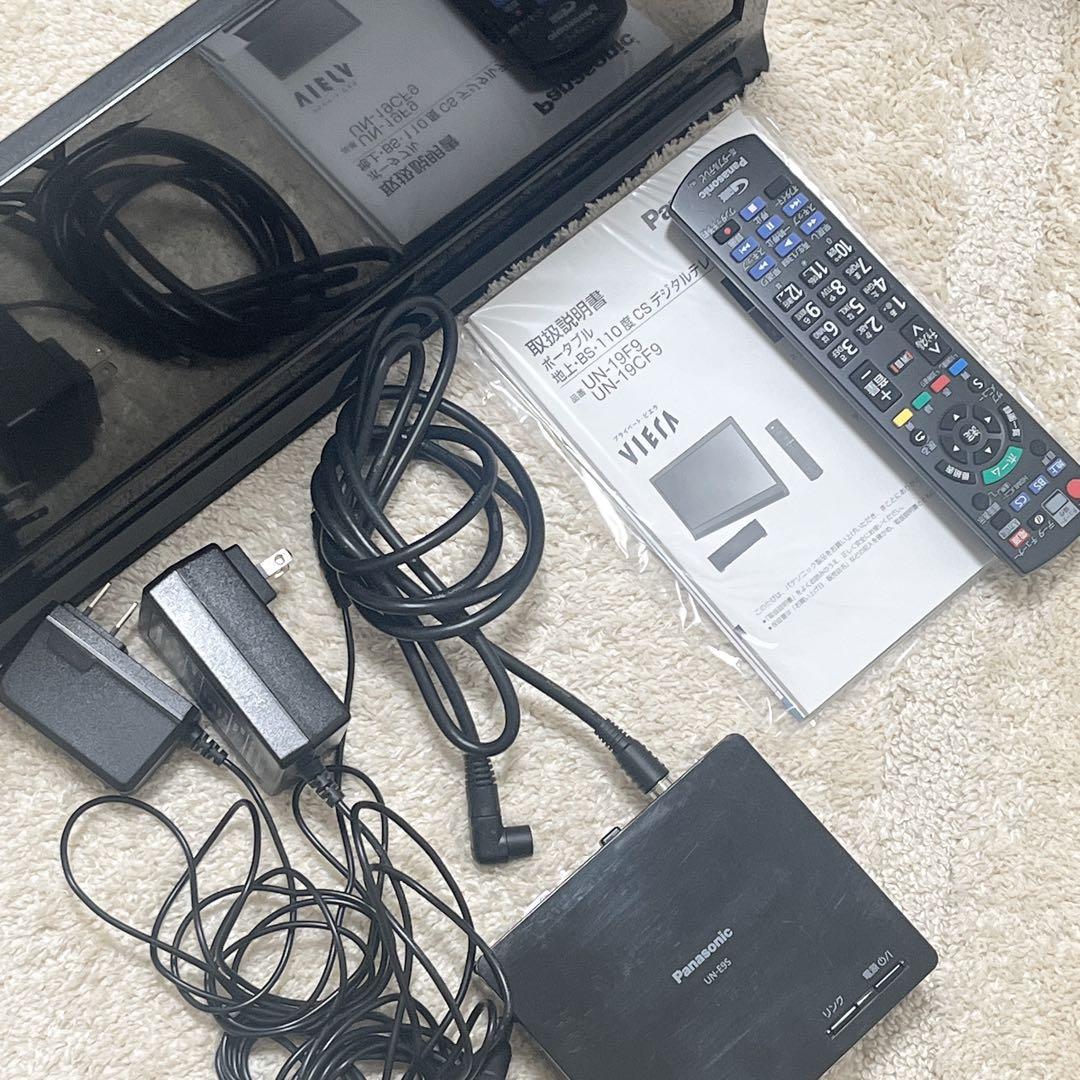 Panasonic UN-19CF9 ポータブル テレビ