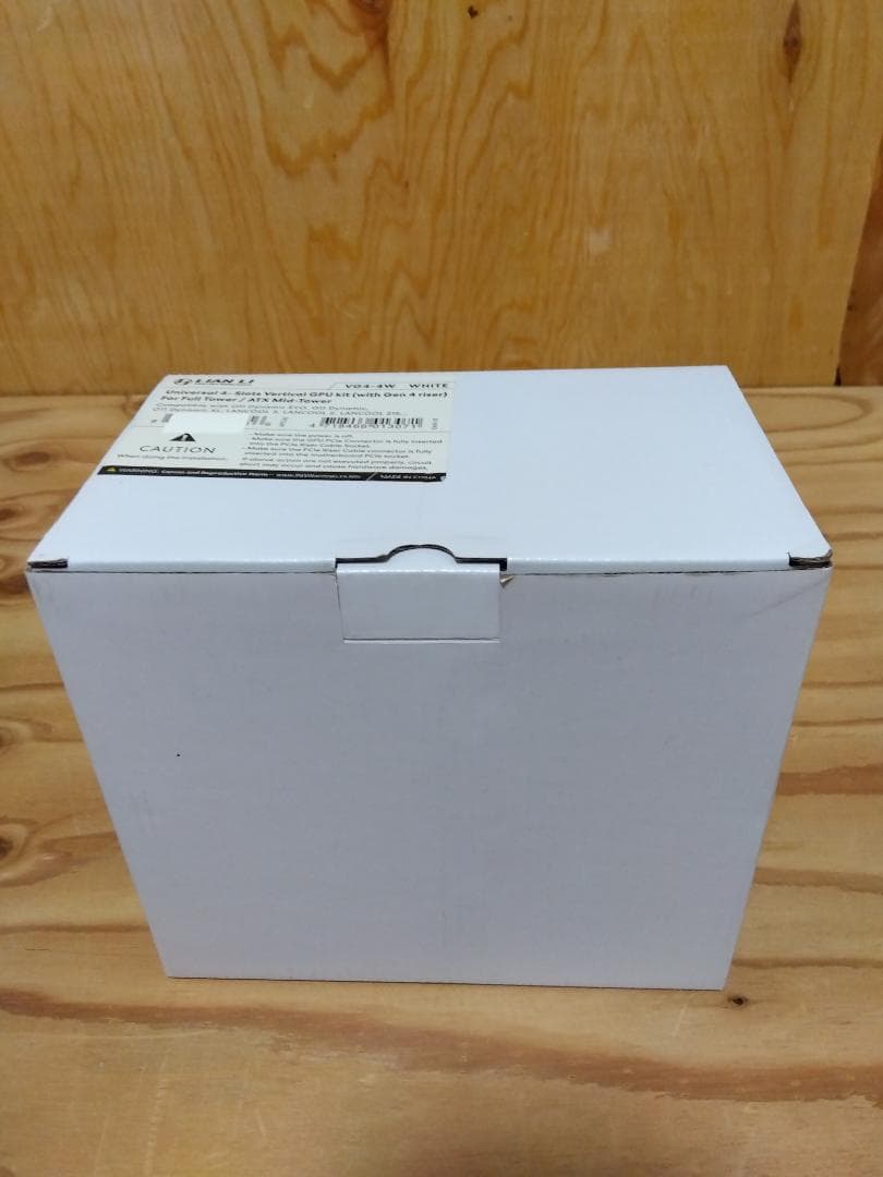 グラフィックボード・グラボ・ビデオカード LianLi Universal 4Slots Vertical GPU kit