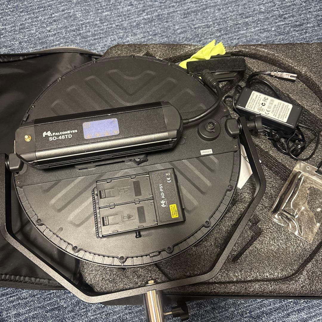 FalconEyes SO-48TD 3000k-5600k ビデオライト