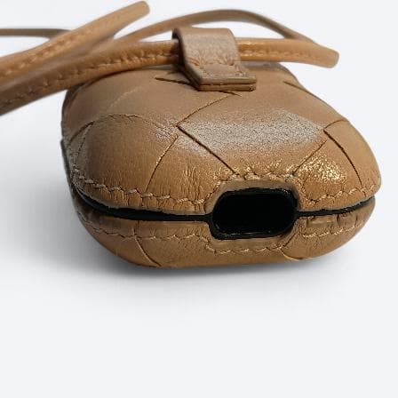 BOTTEGA VENETA 本革イントレ AirPodsケース ベージュ