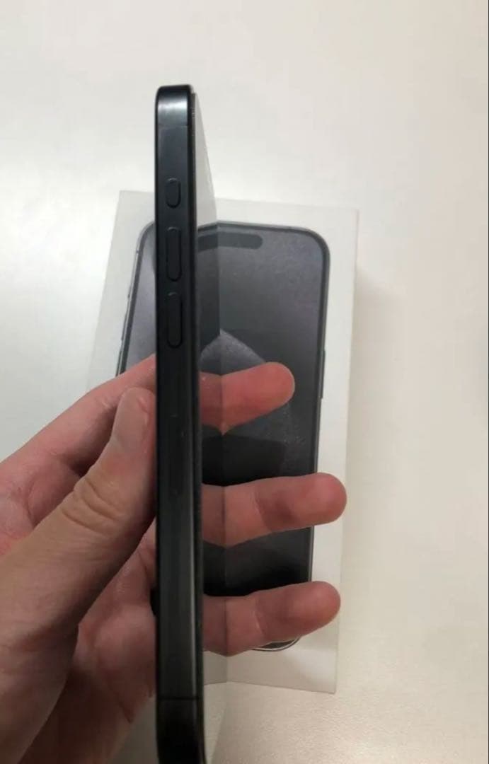 【美品】Apple iPhone 15 Pro ブラック 本体