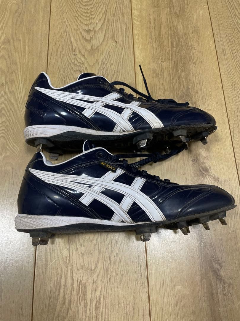 ほぼ未使用　野球スパイク(右足にP革加工有)