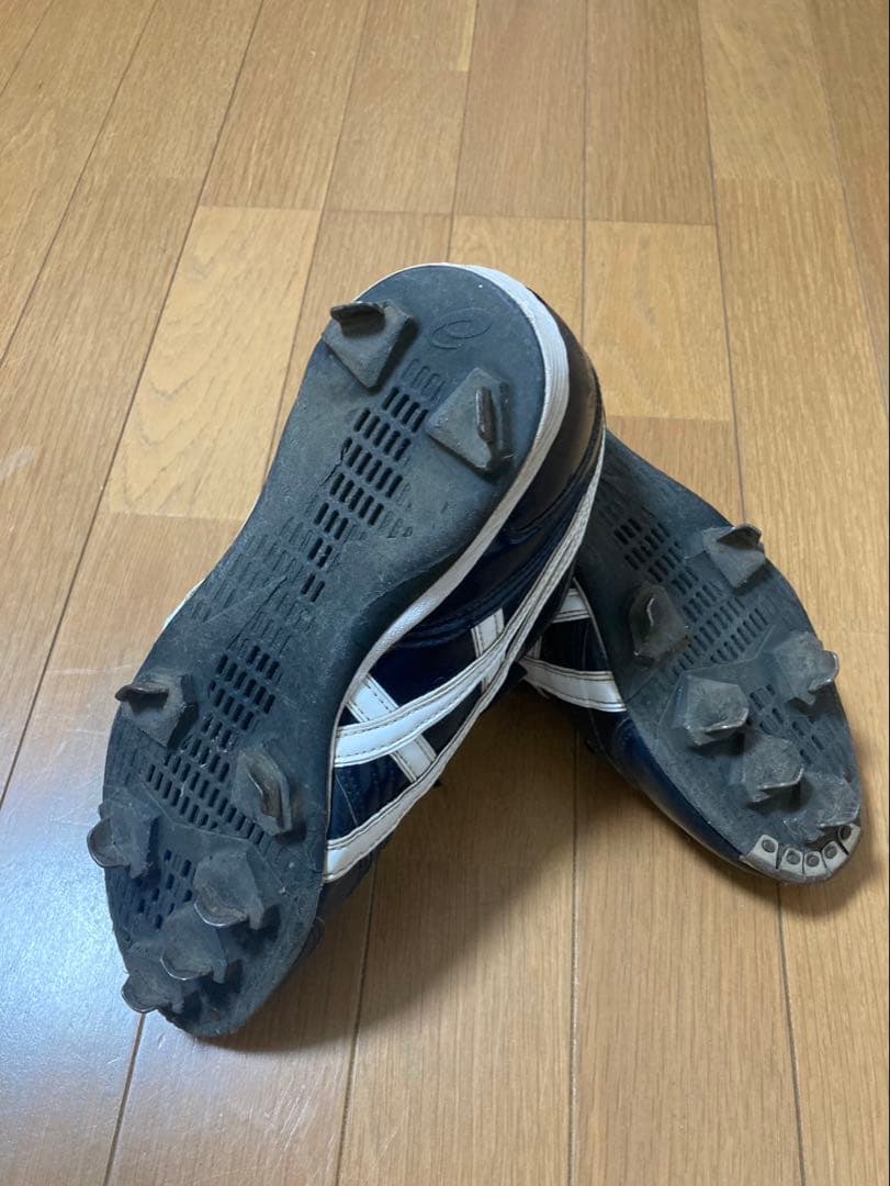 ほぼ未使用　野球スパイク(右足にP革加工有)