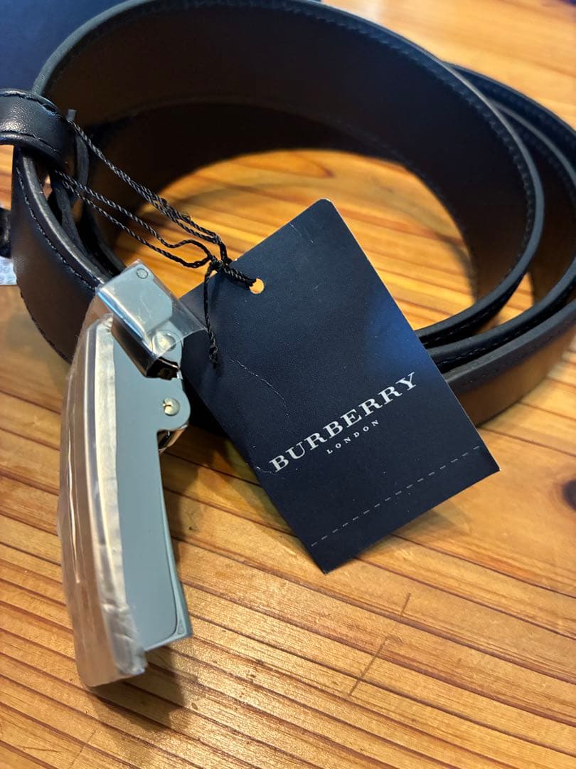 BURBERRY ブラック レザー ベルトi46