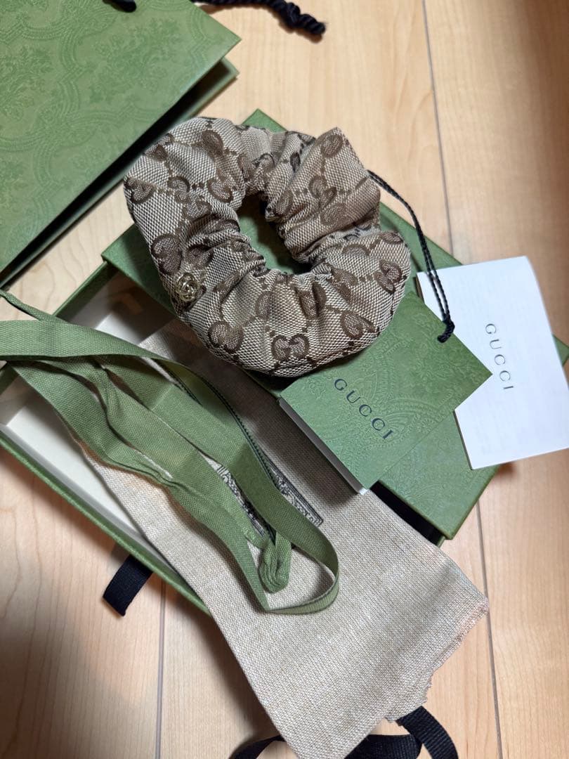 【新品】GUCCI グッチ　シュシュ　GG柄 ベージュ ヘアアクセサリー