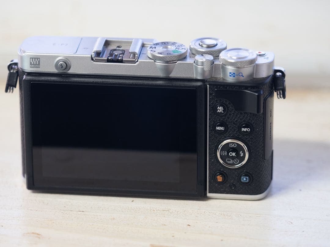 【当日発送】OLYMPUS PEN EP7 ミラーレス一眼 マイクロフォーサーズ