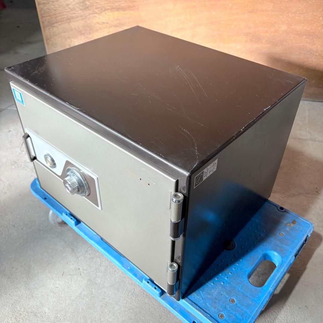 【福岡】 耐火金庫 ダイヤル式 金庫 小型耐火金庫 クラウン 防犯