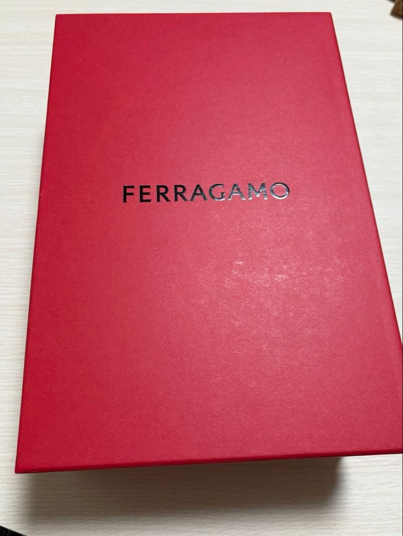 FERRAGAMO ブラックサテン ハイヒール　ゴールド金具　7