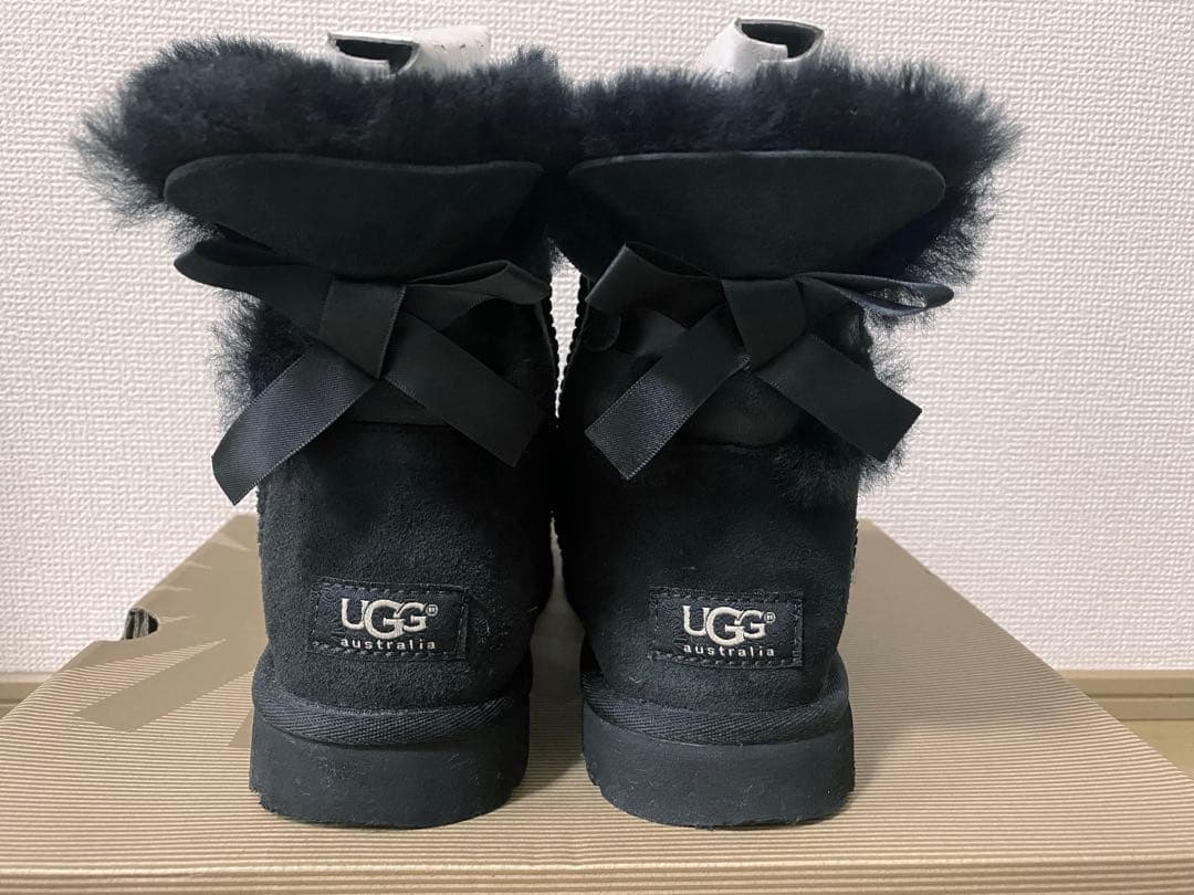ugg バックリボンムートンブーツ　ブラック美品　おまけ付き♪