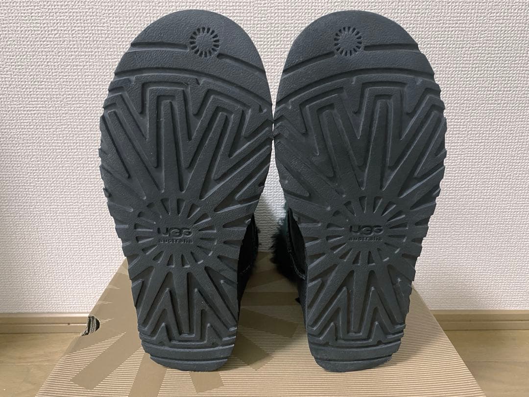 ugg バックリボンムートンブーツ　ブラック美品　おまけ付き♪