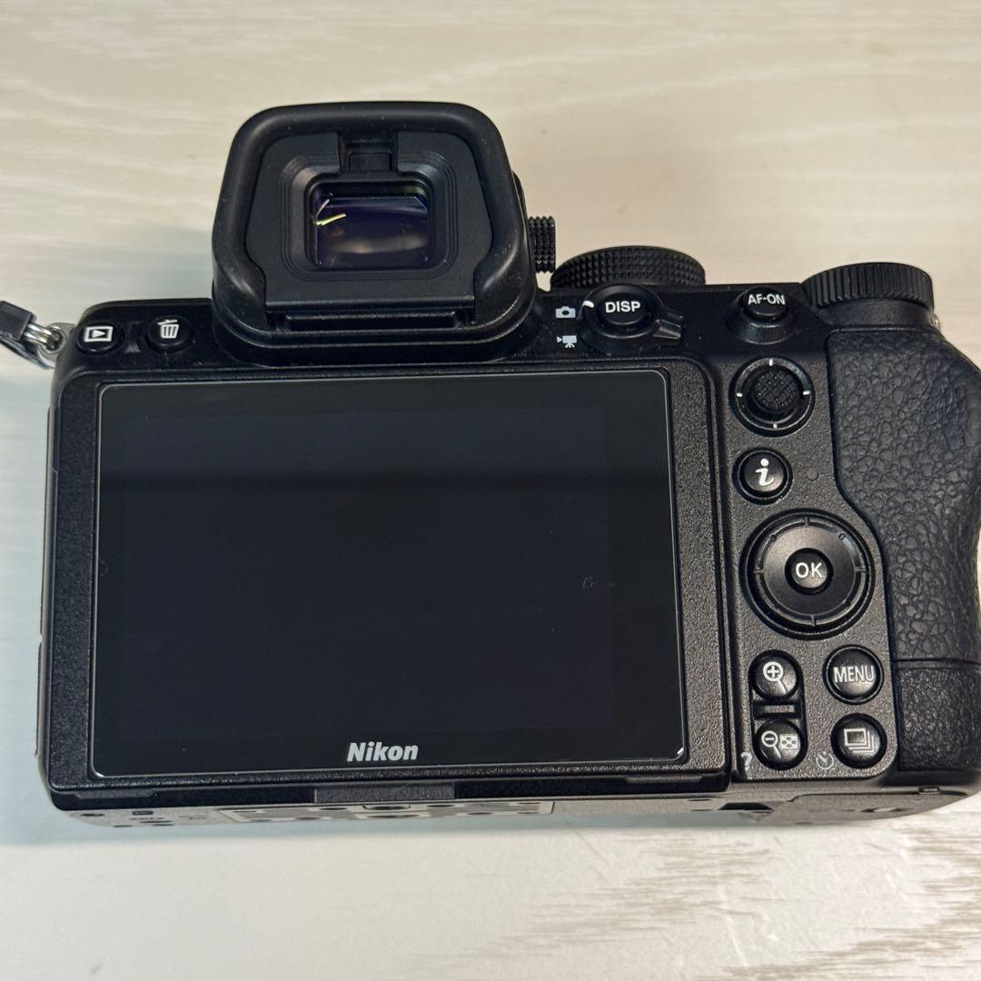 【値下:美品】Nikon Z 5 ミラーレス一眼カメラ(ショット数5,083枚)