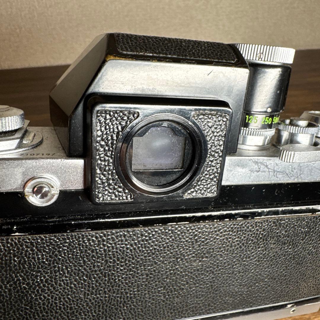 Nikon F フィルムカメラ + NIKKOR 50mm f/1.4 レンズ