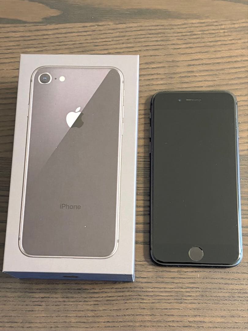 iPhone8　64GB スペースグレー