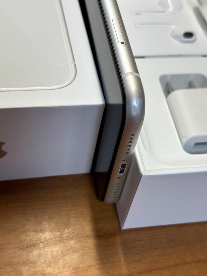 Apple iPhone 11 ホワイト 本体ほかSIMフリー