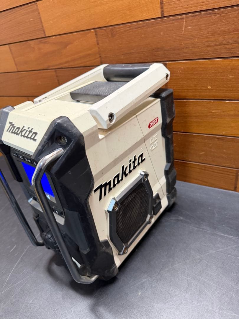 Makita ラジオMR001GZW