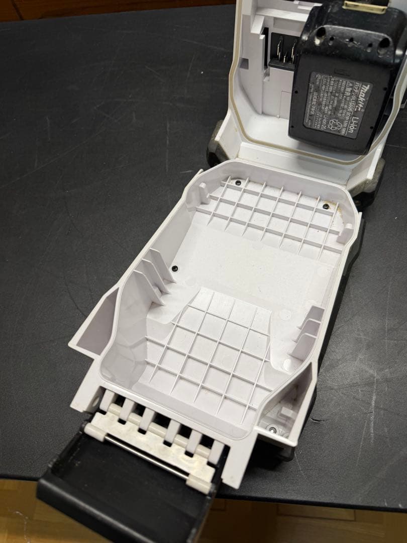 Makita ラジオMR001GZW