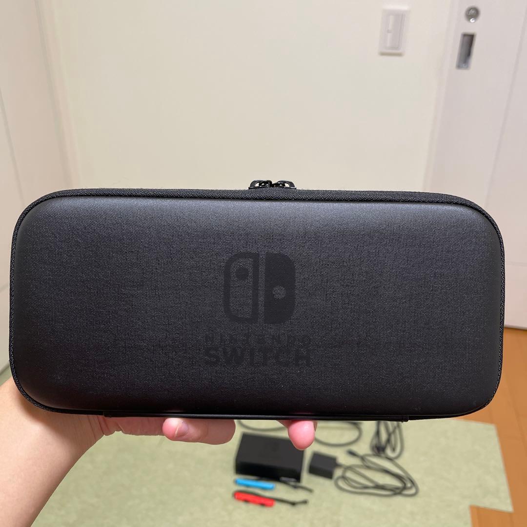 Switch本体　周辺機器　オマケ(純正ケース&縦型充電スタンド)
