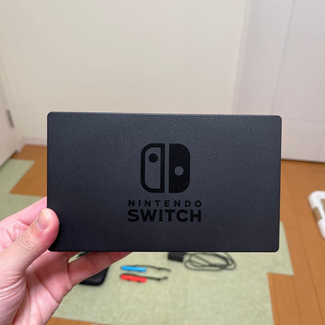 Switch本体　周辺機器　オマケ(純正ケース&縦型充電スタンド)