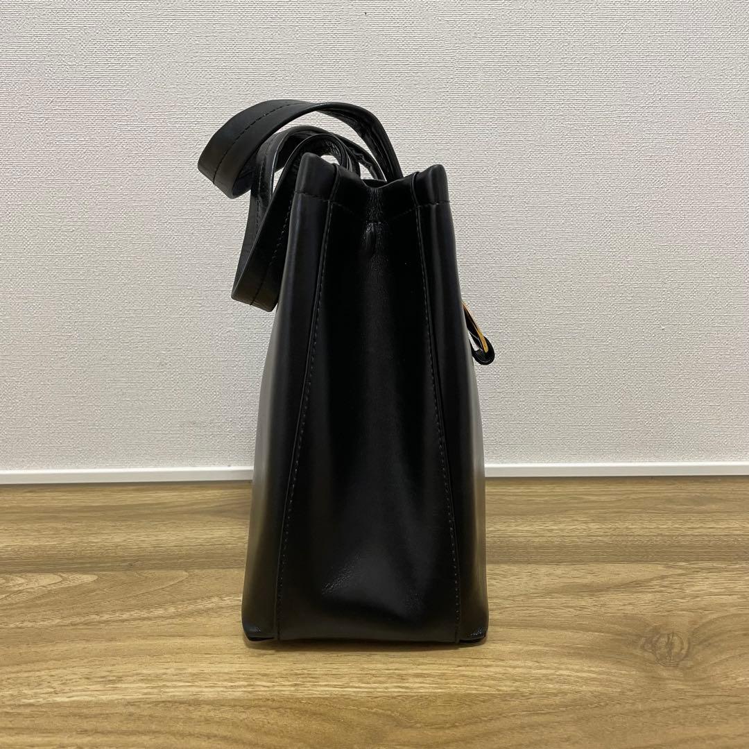 《美品》Ferragamo（フェラガモ）レザー ハンドバッグ ブラック 黒