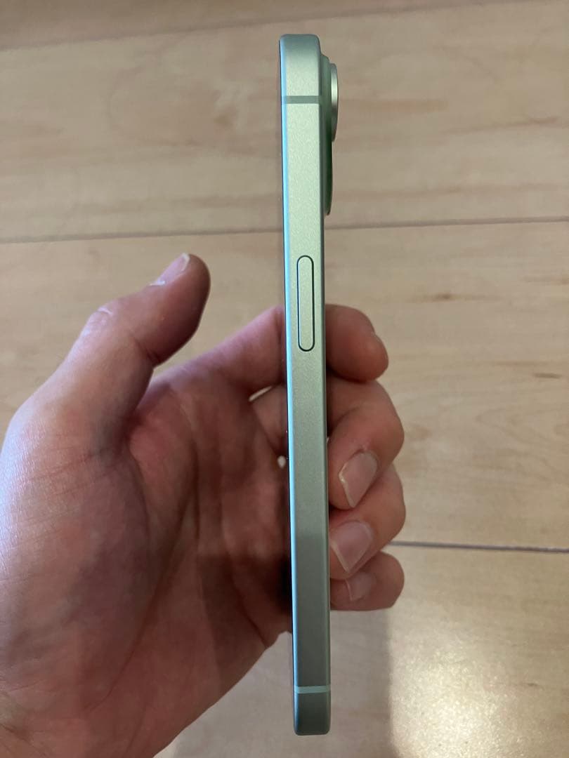 美品　iPhone 15 128GB グリーン　SIMフリー