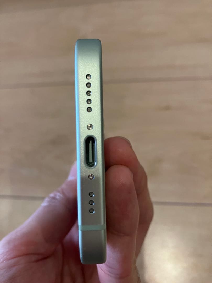 美品　iPhone 15 128GB グリーン　SIMフリー