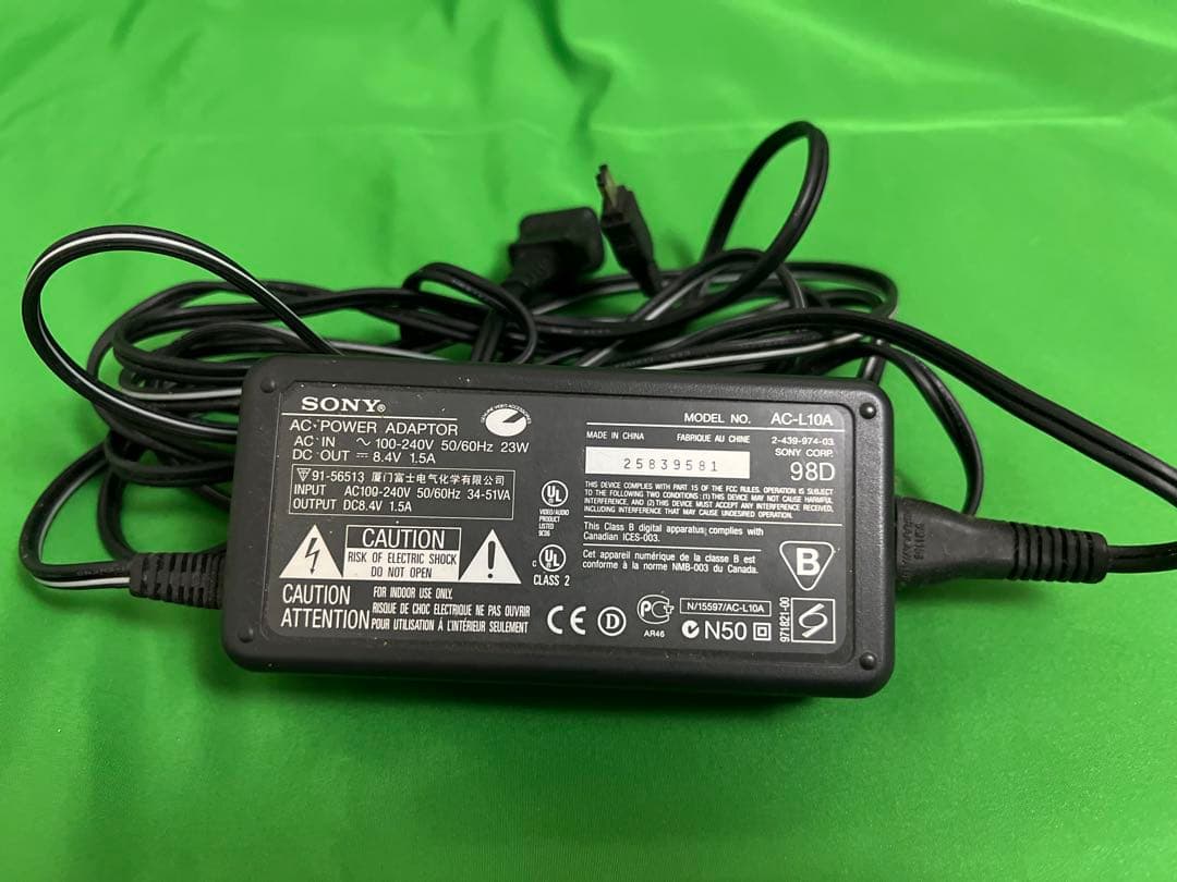 SONY 8mmテープビデオカメラ CCD-TRV825