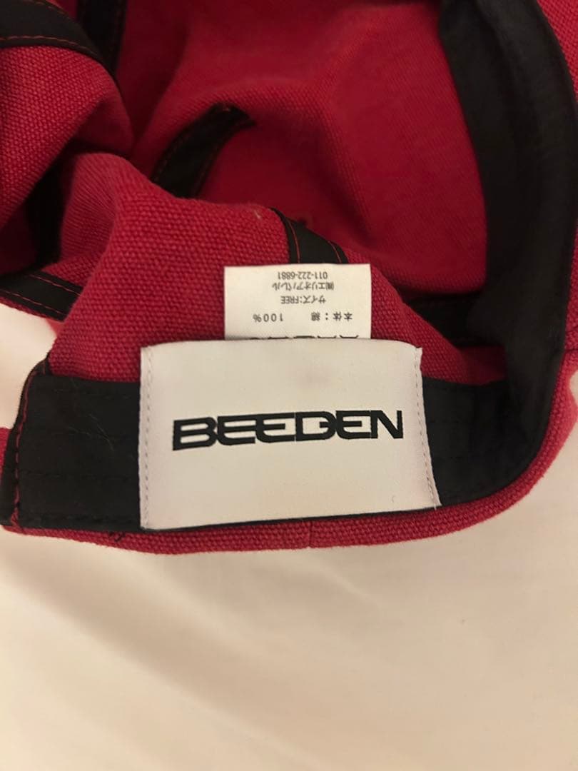 BEEDEN ストーン付き赤キャップ フリーサイズ