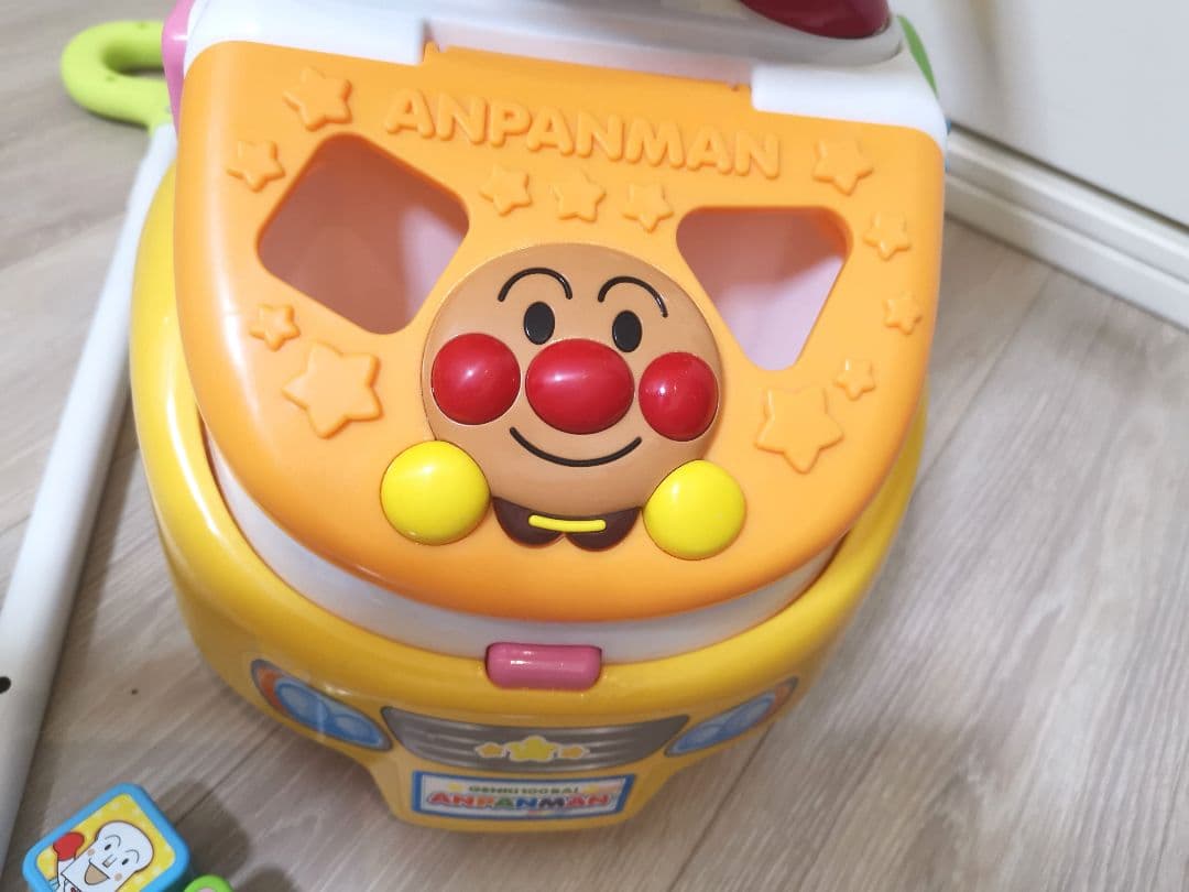 25.7購入【一部新品】アンパンマン よくばりビジーカーDX　押し棒+ガード付き