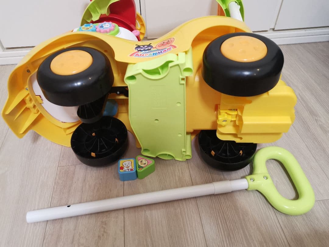 25.7購入【一部新品】アンパンマン よくばりビジーカーDX　押し棒+ガード付き