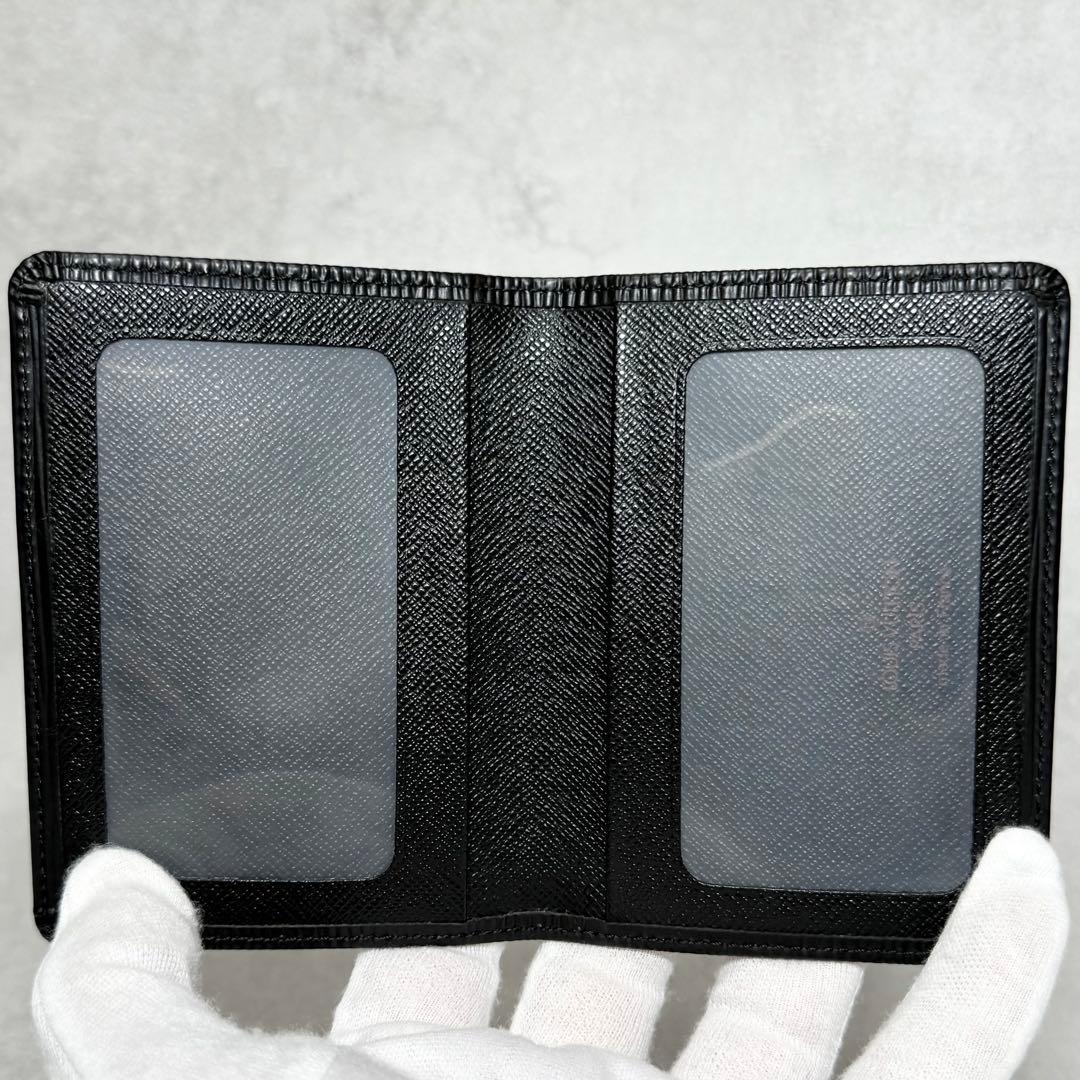 新品未使用 激レア ルイヴィトン エピ ポルト2カルトヴェルティカル パスケース