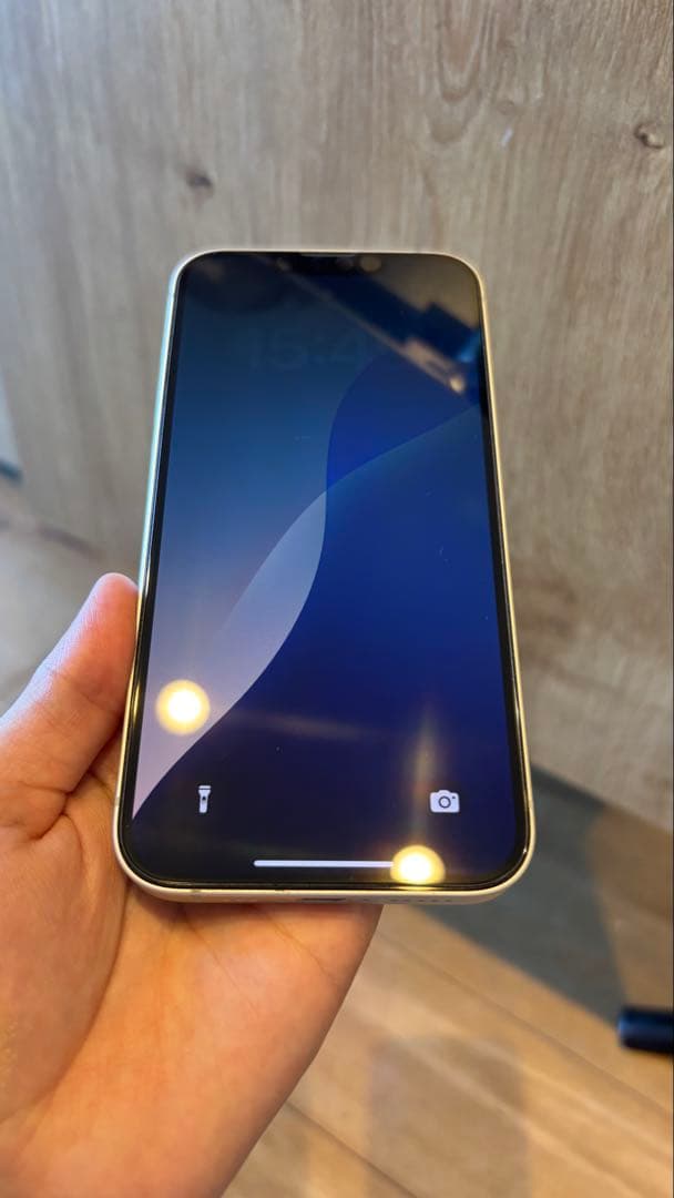 iPhone16e 本体 ホワイト